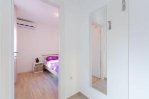 Modernes Apartment nur 430 Meter zum Sandstrand im beliebten Viertel Crni Mul