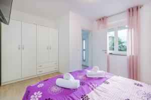 Modernes Apartment nur 430 Meter zum Sandstrand im beliebten Viertel Crni Mul