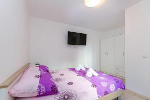 Modernes Apartment nur 430 Meter zum Sandstrand im beliebten Viertel Crni Mul