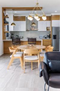Modern Home with Pool Perfect for Families and Groups