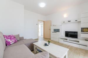 Bezauberndes Apartment nur 240 Meter zum Strand mit Meerblick, Grill, Klima