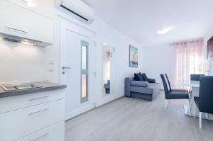 Modernes Apartment nur 430 Meter zum Sandstrand mit Privatparkplatz