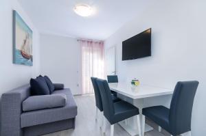 Modernes Apartment nur 430 Meter zum Sandstrand mit Privatparkplatz