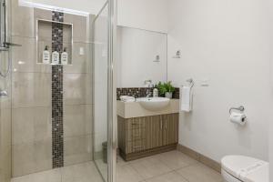 Galbraith Beach Studio 2 - steps away from beach