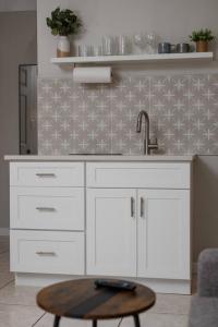 Chic Studio Near Downtown & Theme Parks