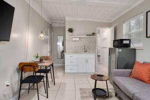 Chic Studio Near Downtown & Theme Parks