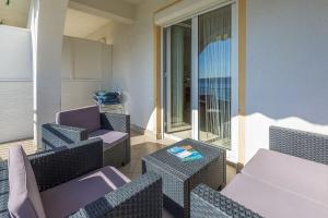 Herrliches Apartment in atemberaubender Lage nur 80 Meter zum Strand mit Pool