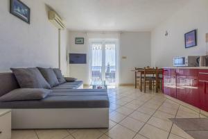 Herrliches Apartment in atemberaubender Lage nur 80 Meter zum Strand mit Pool