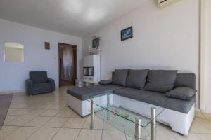 Herrliches Apartment in atemberaubender Lage nur 80 Meter zum Strand mit Pool