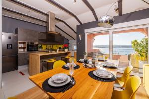 Einzigartiges Penthouse Apartment mit herrlichem Meerblick, Hundefreundlich, Privatparkplatz