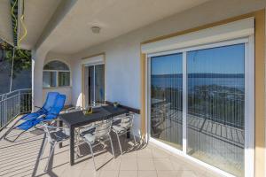 Traumhaftes Apartnent nur 80 Meter zum Strand mit Pool und Meerblick