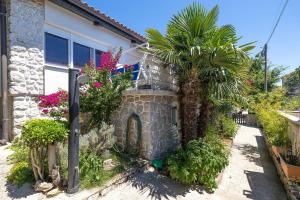 Beeindruckendes Ferienhaus nur 80 Meter zum Strand mit mediterranem Garten und Chillout-Bereich