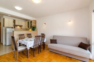 Modernes Apartment nur 500 Meter zum Strand mit WiFi und Privatparkplatz
