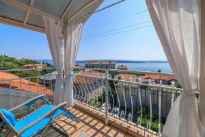 Dachgeschoss Apartment nur 450 Meter zum Sandstrand mit Meerblick und Klima