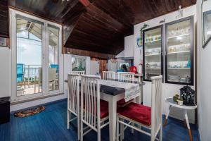 Dachgeschoss Apartment nur 450 Meter zum Sandstrand mit Meerblick und Klima