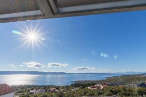 Bezauberndes Apartment mit Pool, Meerblick, Garage, Waschmaschine