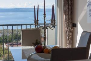 Bezauberndes Apartment mit Pool, Meerblick, Garage, Waschmaschine