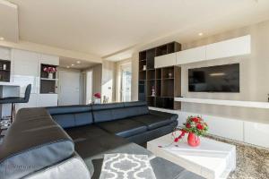 Bezauberndes Apartment mit Pool, Meerblick, Garage, Waschmaschine