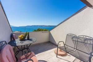 Modernes Studio-Apartment nur 100 Meter zum Strand mit traumhaften Meerblick