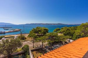 Modernes Studio-Apartment nur 100 Meter zum Strand mit traumhaften Meerblick