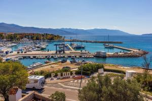 Modernes Studio-Apartment nur 100 Meter zum Strand mit traumhaften Meerblick