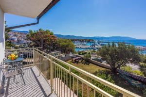 Helles Apartment nur 100 Meter zum Strand mit Meerblick, Parkplatz, BBQ