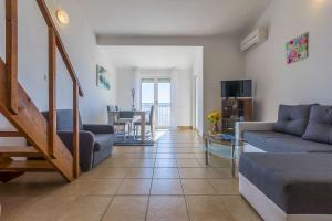 Faszinierendes Apartment nur 80 Meter zum Strand mit Meerblick, Pool, Parkplatz