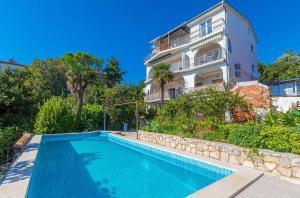 Faszinierendes Apartment nur 80 Meter zum Strand mit Meerblick, Pool, Parkplatz