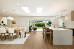 Burleigh Waters Luxury