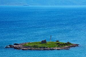 Malerische Dachgeschosswohnung mit atemberaubenden Meerblick, nur 400 Meter zum Strand