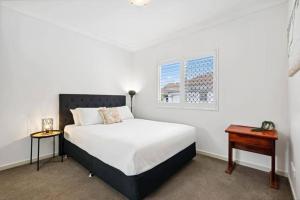 Lovely 3-Bed with Alfresco Dining by Custom Bnb Hosting