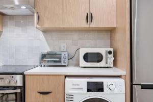 NEW Cambie Village 2 Bed Suite Near Skytrain