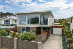 Crystal Palace Kilcunda Luxury Coastal Stay with Ocean Views, Spa, Fireplace Pet-Friendly Comfort