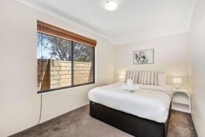 Airy Monochrome Chic Haven Retreat