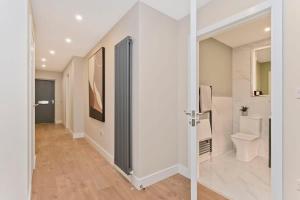 Stylish 2 Bed City Centre Apartment with Parking