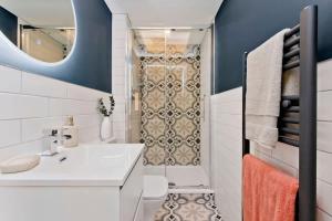 Stylish 2 Bed City Centre Apartment with Parking