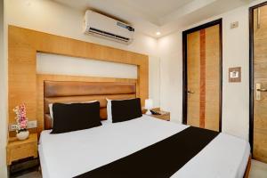 Hotel Le - Cashew By Family Hotels walking New Delhi Rly station
