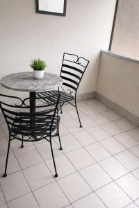 City 3BR 3 Ensuite Townhouse Parking Balcony