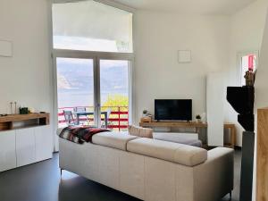 LUXVilla-RivaLago-PiscinaPrivata-Gym-ParcoNaturale-Giochi-PostaBarcaPrivato