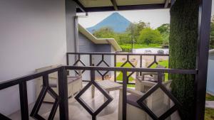 Villa SunVilla for 8 with Volcano Views & Family Comfort