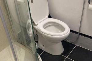 Studio - Sleeps 2 - Action Park and Stn Close