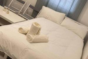 Studio - Sleeps 2 - Action Park and Stn Close