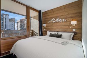 Ski-in ski-out Val thorens fully Renovated central with panoramic views