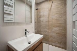 Ski-in ski-out Val thorens fully Renovated central with panoramic views