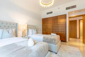 Marina Canal View Apartment, Walking Distance to The Metro and Tram, Near The Beach and Top Dining - Bayside Residence, Dubai Marina by Deluxe Holiday Homes