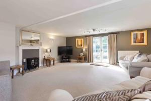 4 Bed in Stoney Middleton oc-c34609