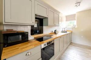 4 Bed in Stoney Middleton oc-s34610