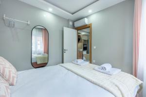 Hadrian Highland Modern Apartment by Maxi Homes in City Center