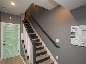 Stylish 3BR Townhome - 3 Mi to Broadway & Ryman