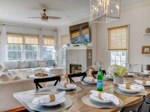 Pavilion a la Plage on Isle of Palms PORCH, GAS GRILL, STEPS FROM THE BEACH!